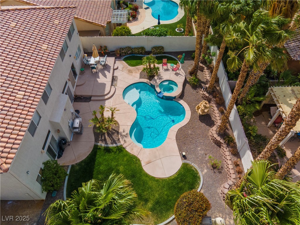 1430 October Oak Avenue