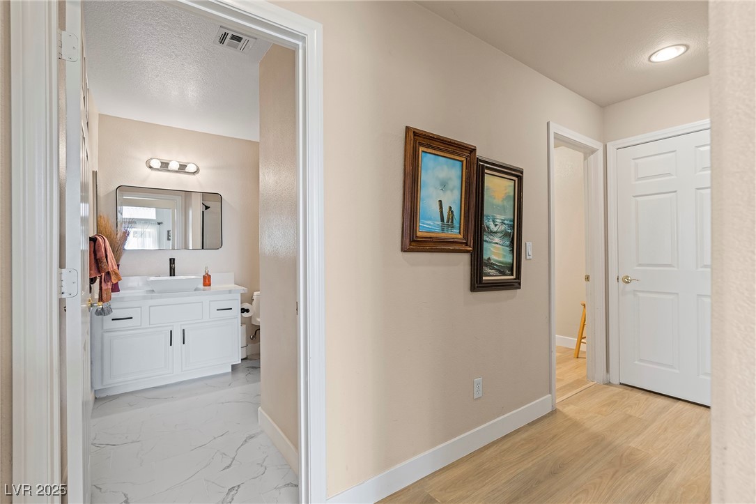 1430 October Oak Avenue