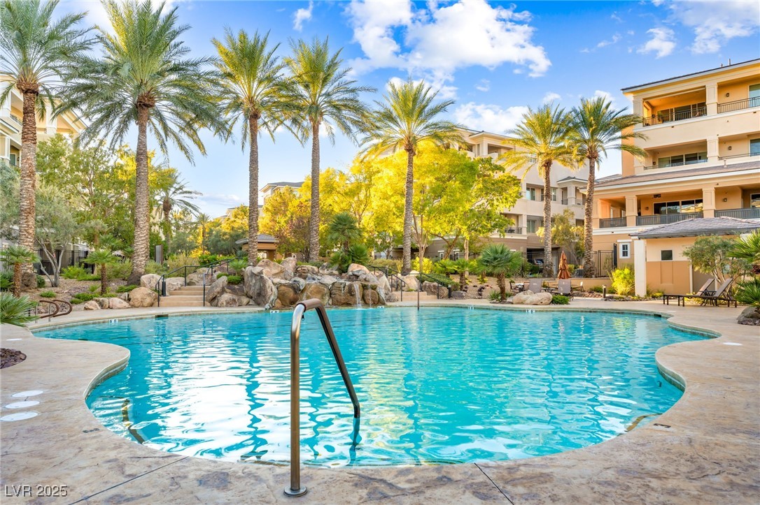 9132 Las Manaitas Avenue 401