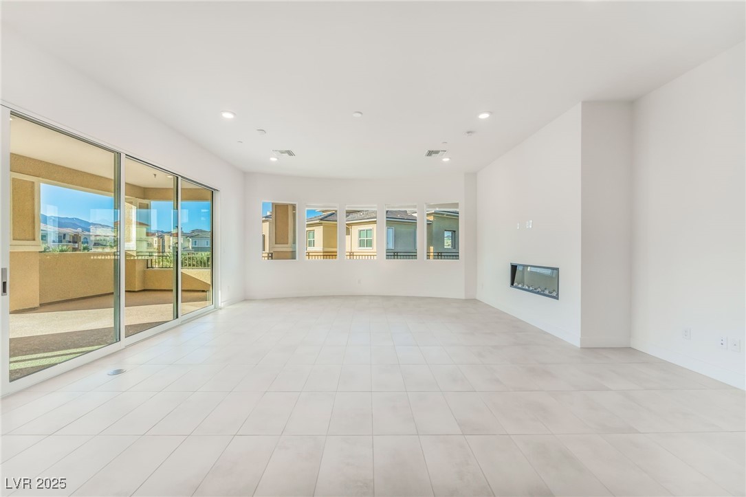 9132 Las Manaitas Avenue 401