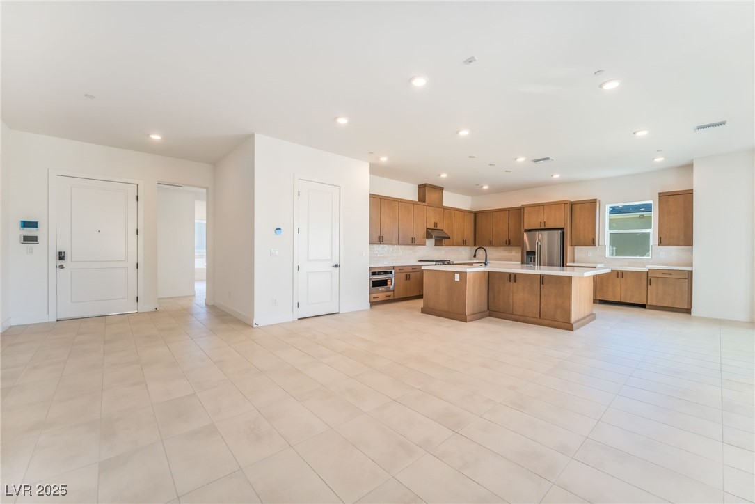 9132 Las Manaitas Avenue 401