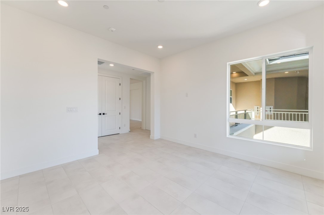 9132 Las Manaitas Avenue 401