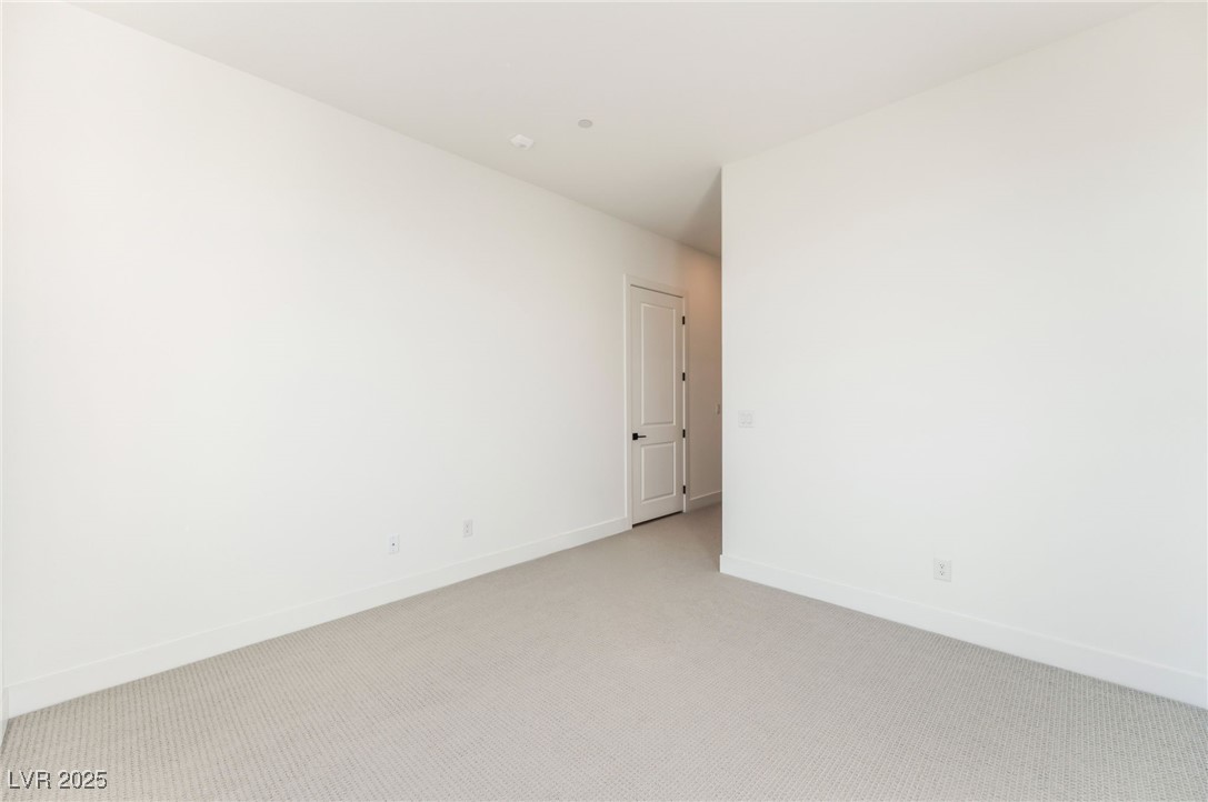 9132 Las Manaitas Avenue 401