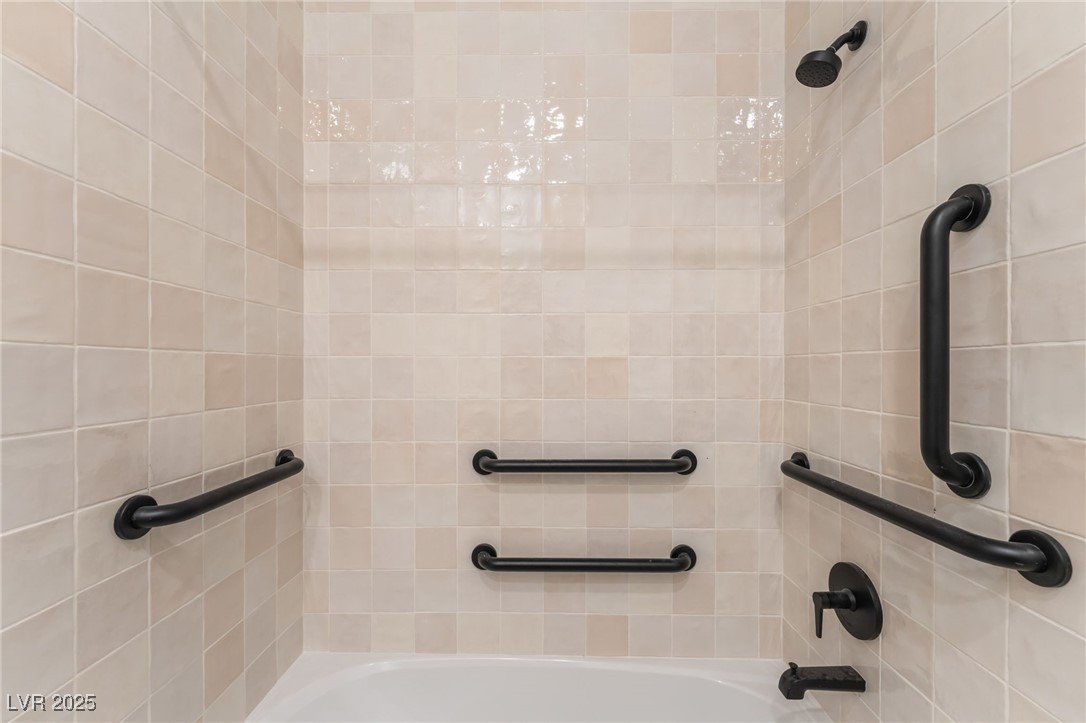 9132 Las Manaitas Avenue 401