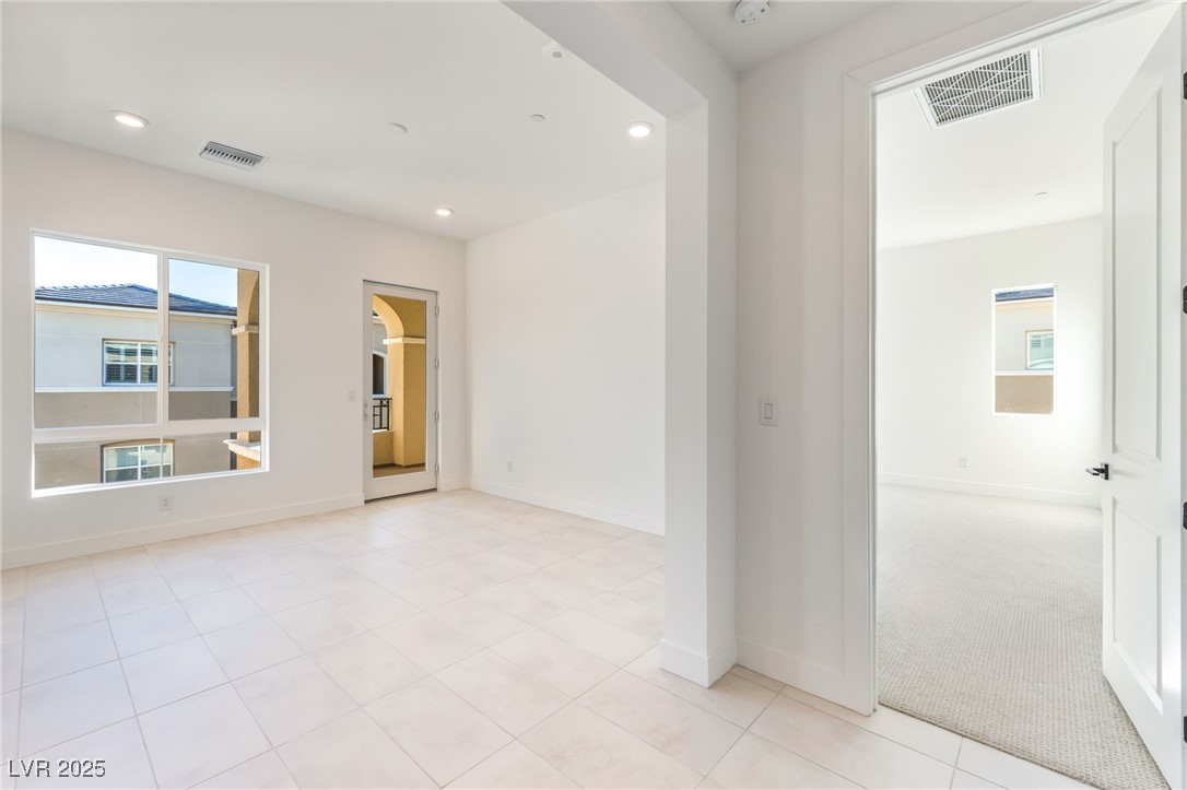 9132 Las Manaitas Avenue 401