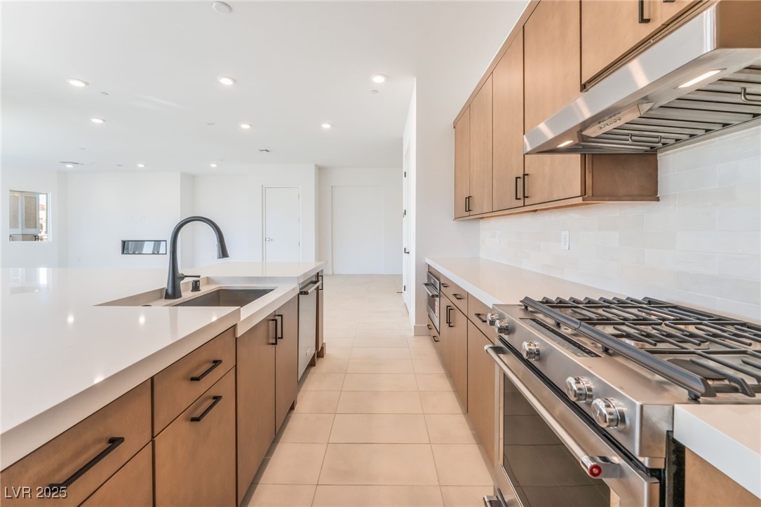 9132 Las Manaitas Avenue 401