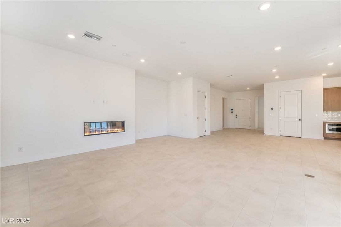 9132 Las Manaitas Avenue 401