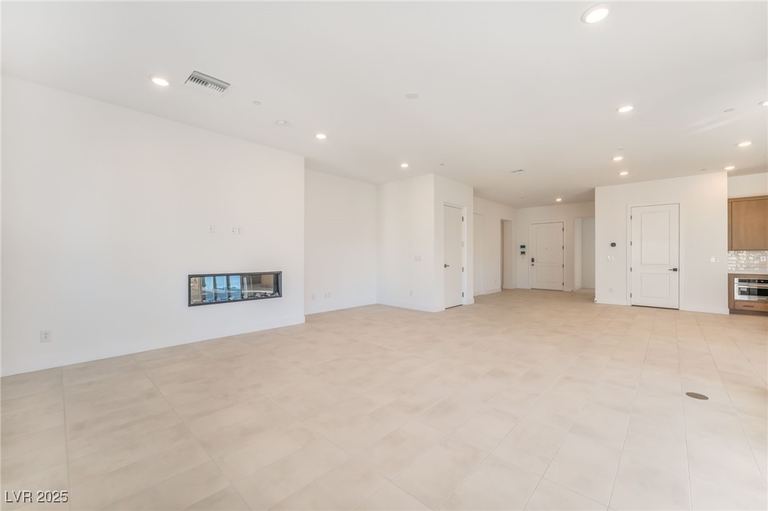 9132 Las Manaitas Avenue 401