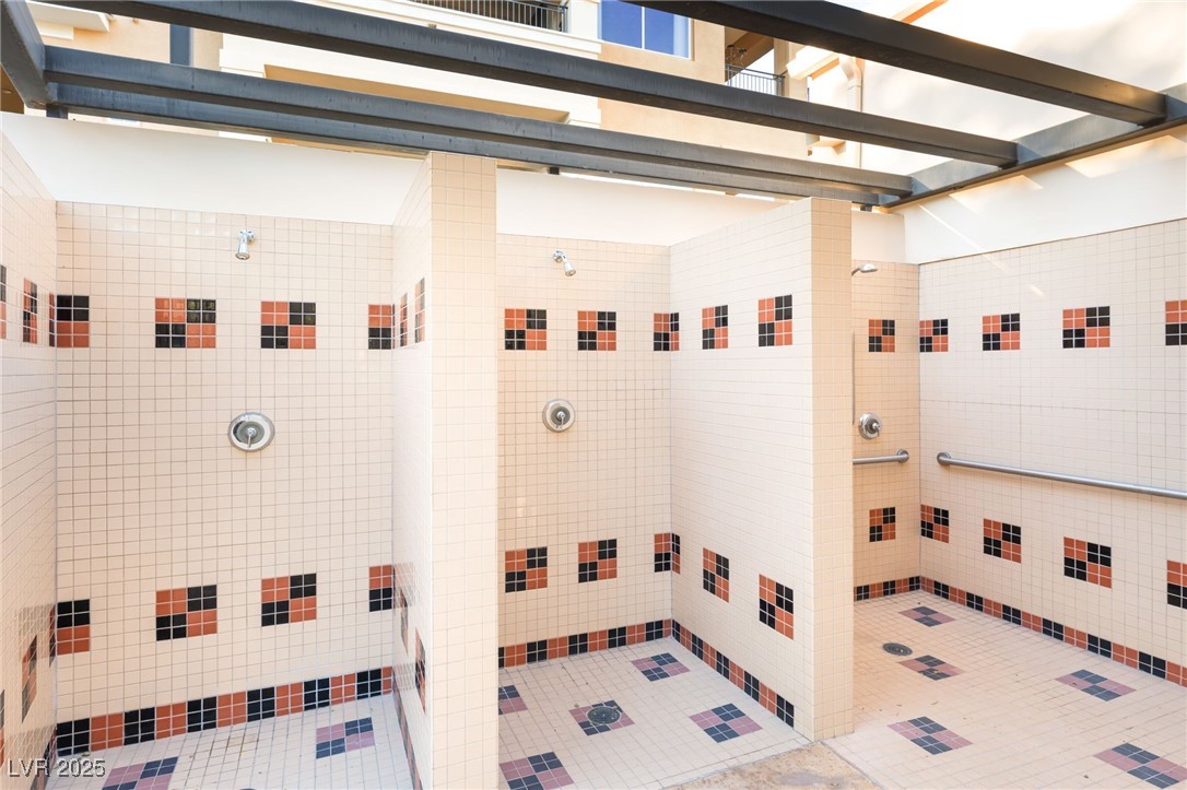 9132 Las Manaitas Avenue 401