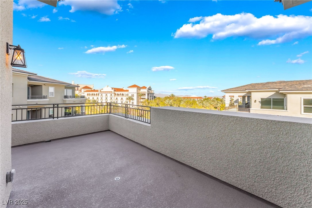 9132 Las Manaitas Avenue 401