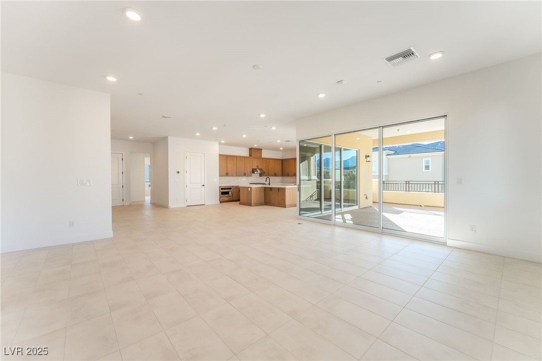 9132 Las Manaitas Avenue 401