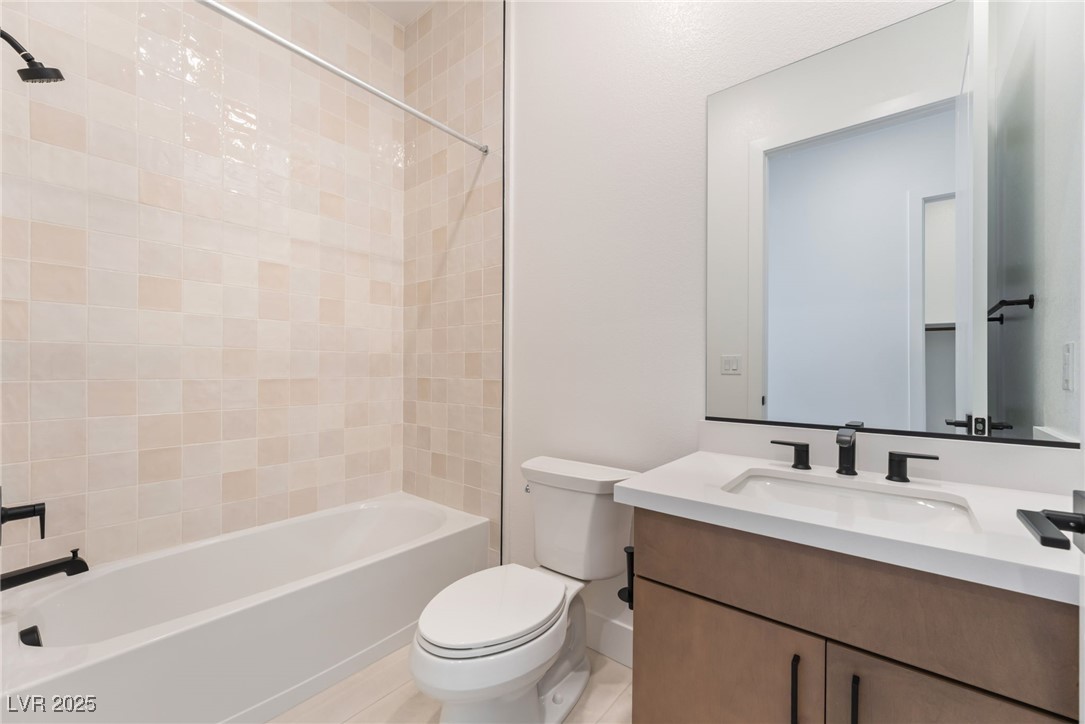 9132 Las Manaitas Avenue 401