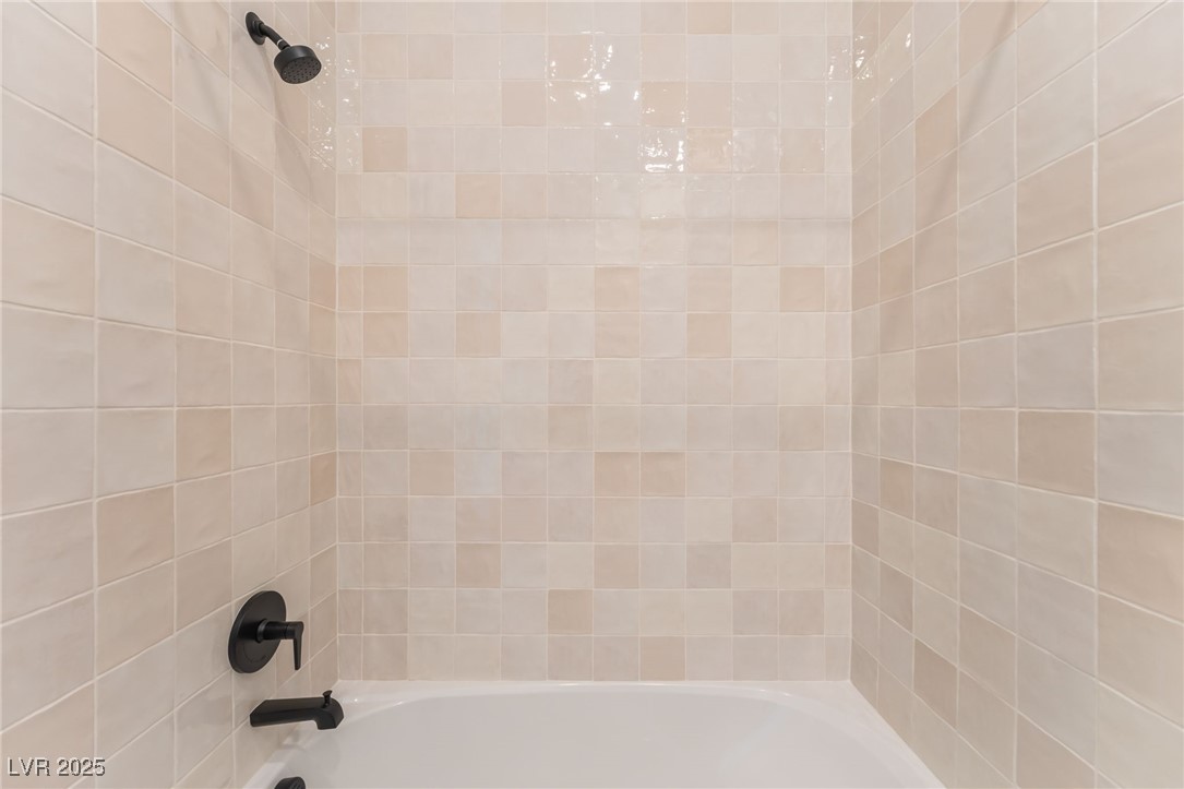 9132 Las Manaitas Avenue 401