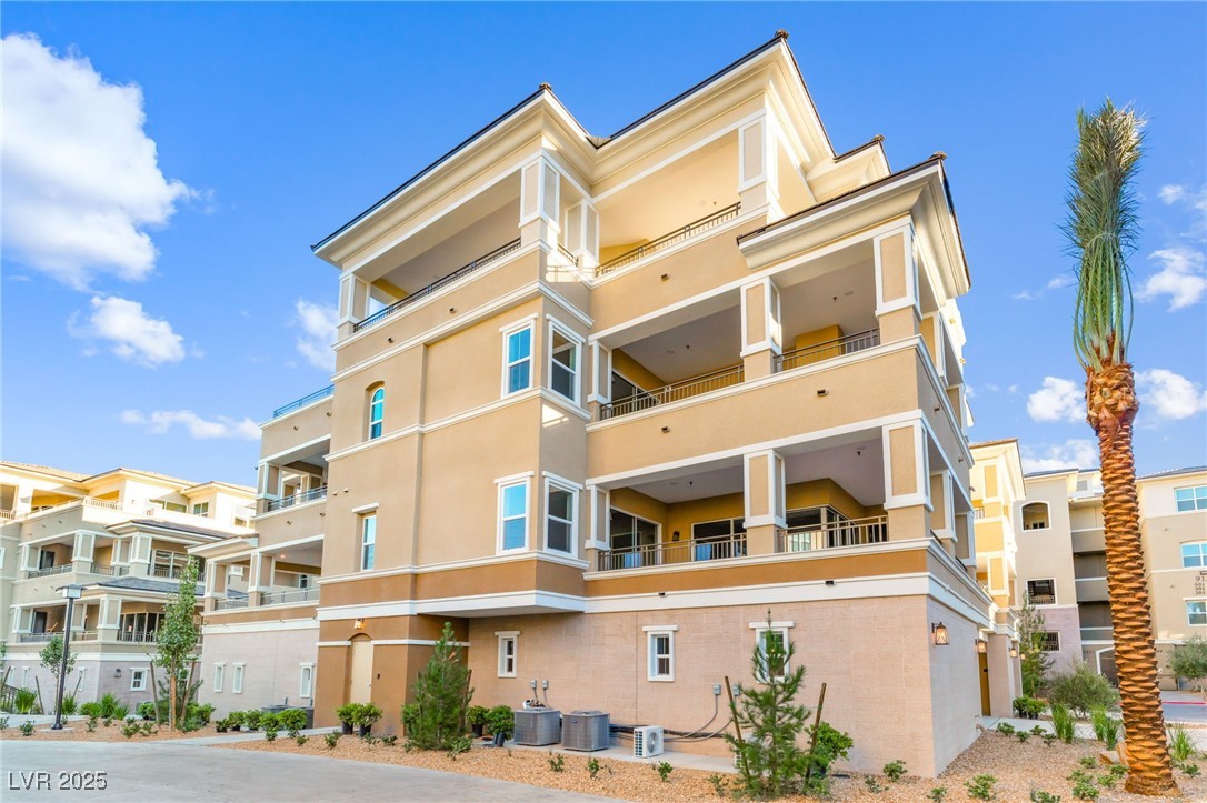 9132 Las Manaitas Avenue 401