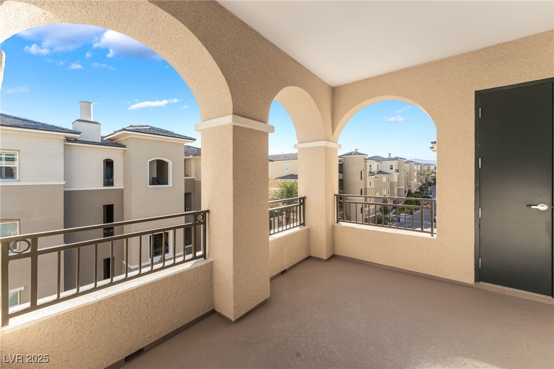 9132 Las Manaitas Avenue 401