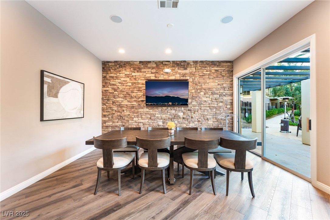 9132 Las Manaitas Avenue 401