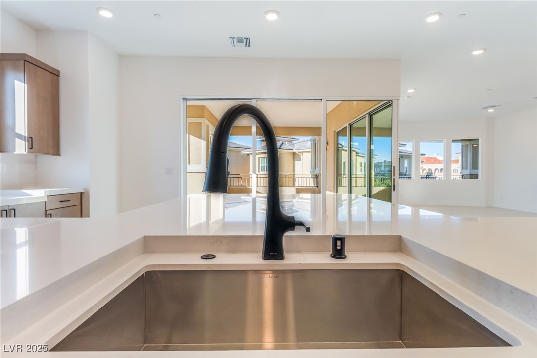 9132 Las Manaitas Avenue 401