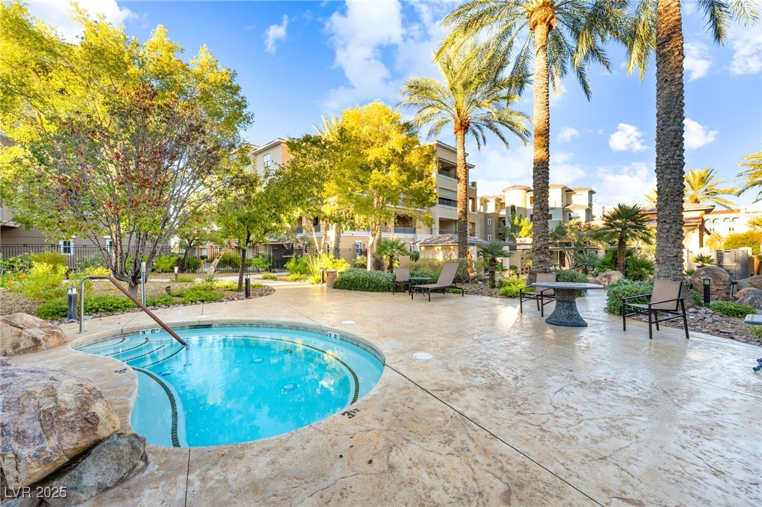 9132 Las Manaitas Avenue 401