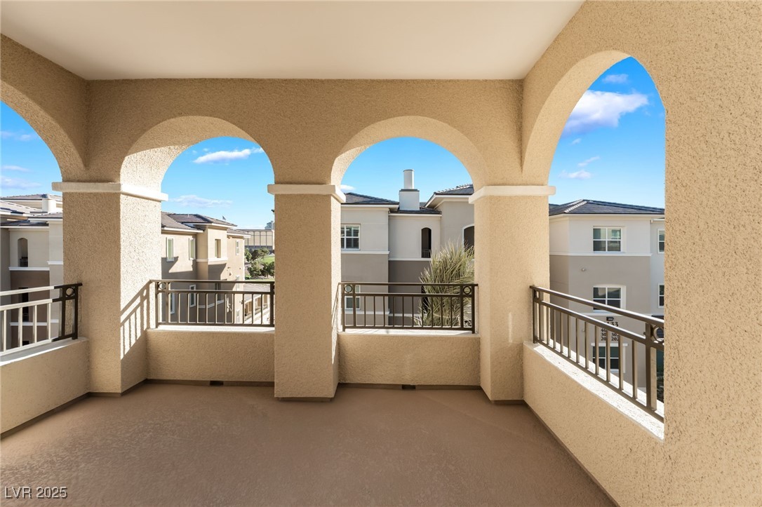 9132 Las Manaitas Avenue 401