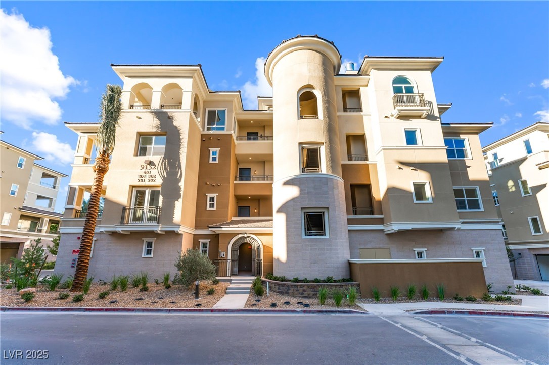 9132 Las Manaitas Avenue 401