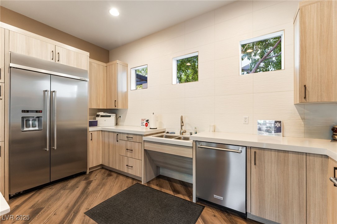 9132 Las Manaitas Avenue 401