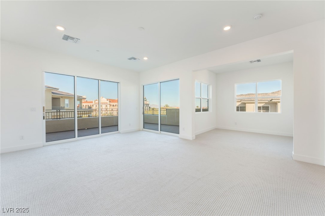 9132 Las Manaitas Avenue 401