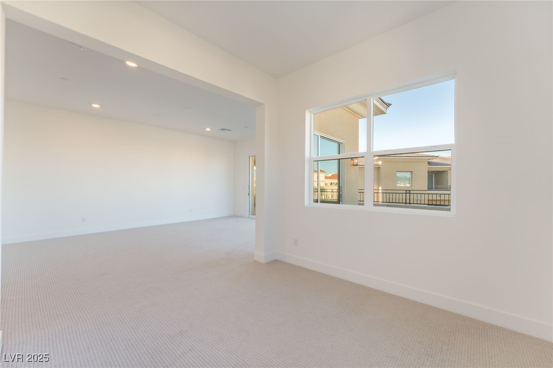 9132 Las Manaitas Avenue 401