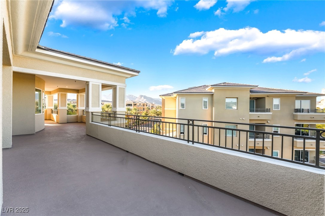 9132 Las Manaitas Avenue 401