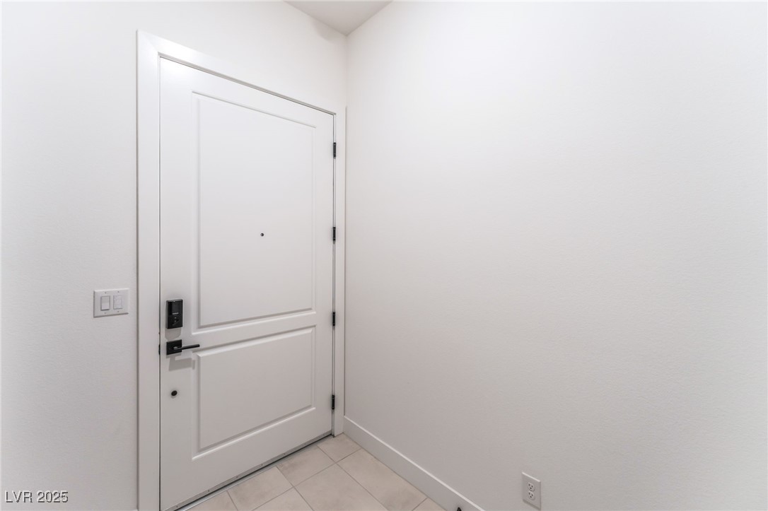 9132 Las Manaitas Avenue 401