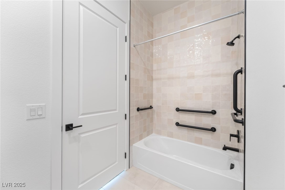 9132 Las Manaitas Avenue 401