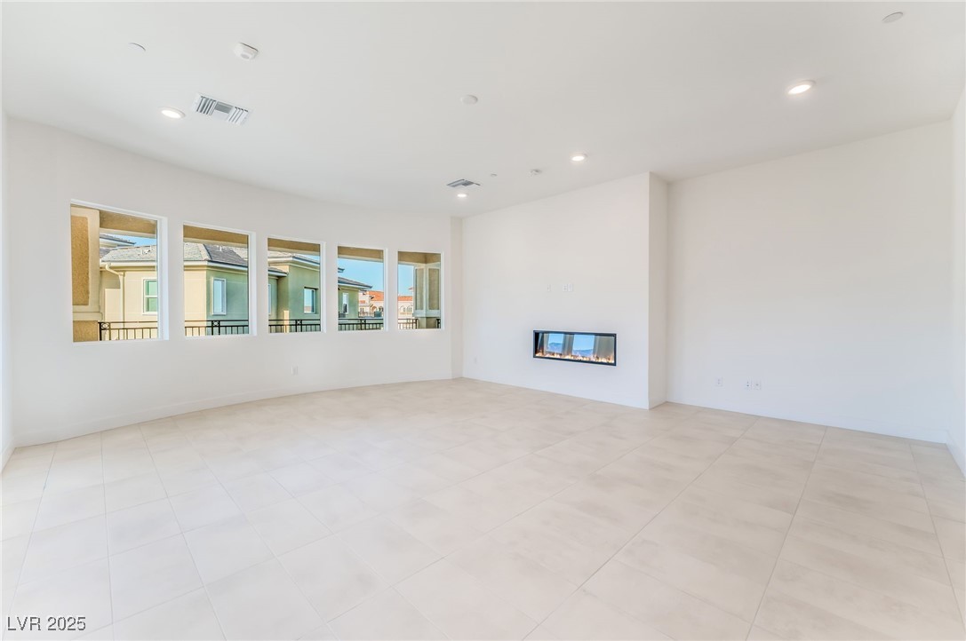 9132 Las Manaitas Avenue 401