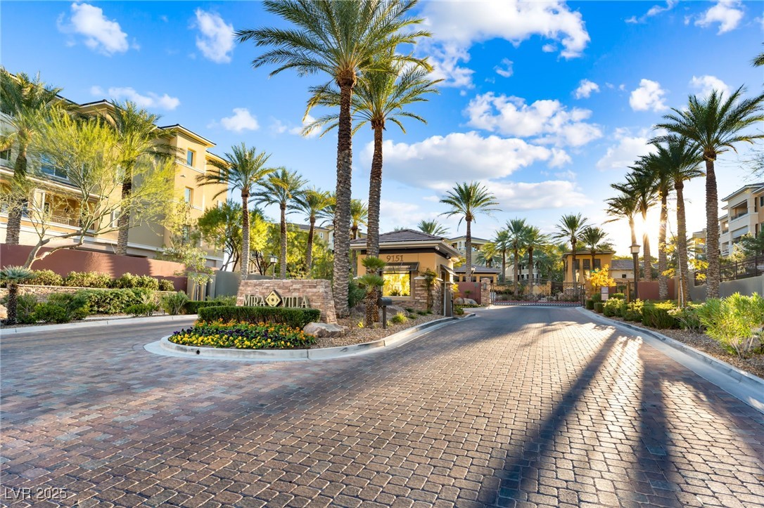 9132 Las Manaitas Avenue 401