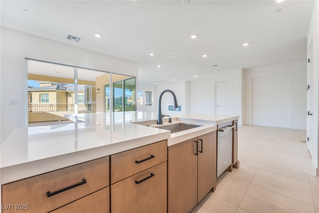 9132 Las Manaitas Avenue 401