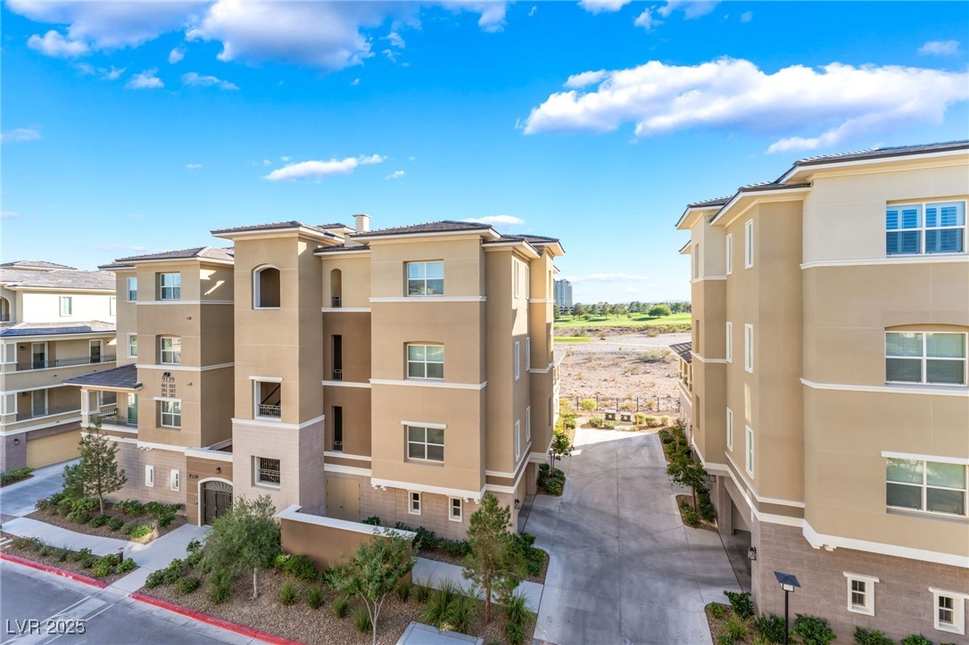 9132 Las Manaitas Avenue 401