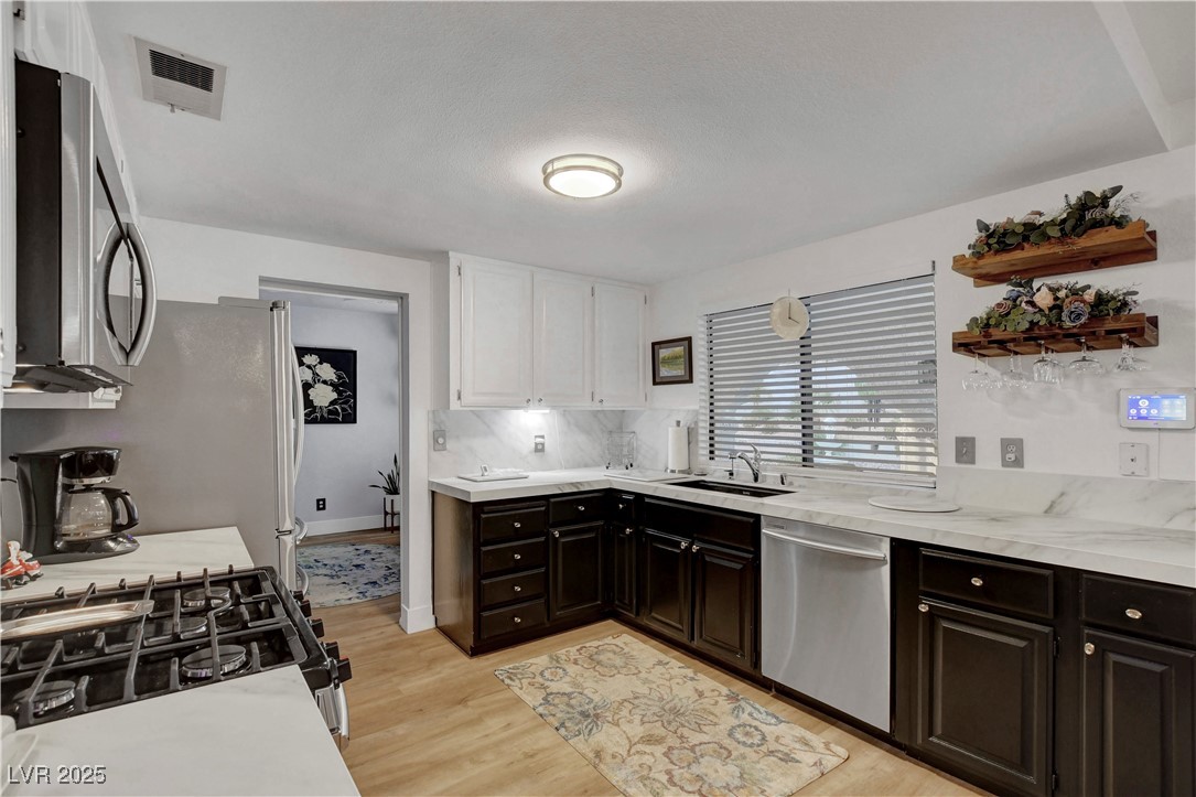 2825 Waterview Drive