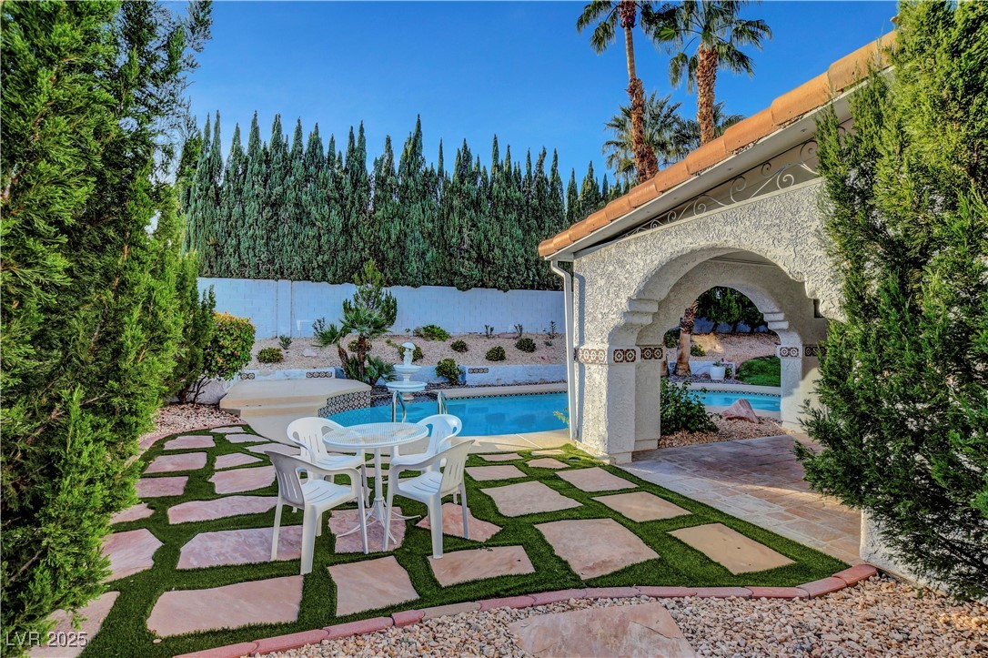 2825 Waterview Drive