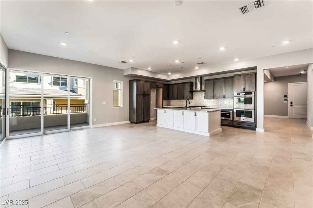 9132 Las Manaitas Avenue 302