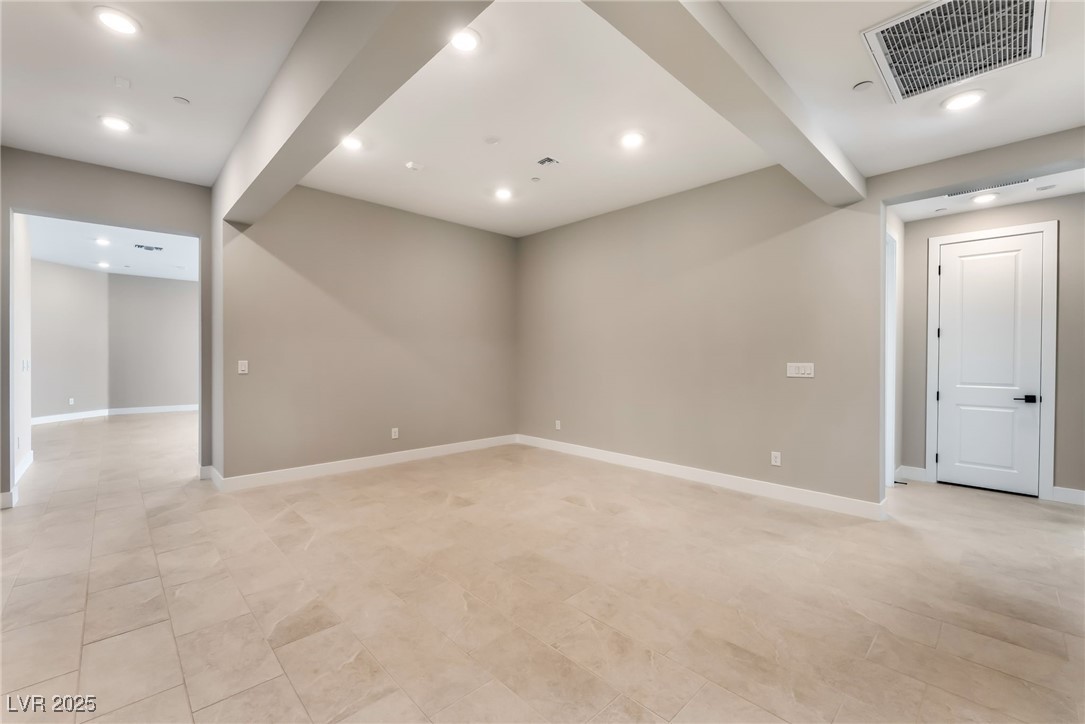 9132 Las Manaitas Avenue 302
