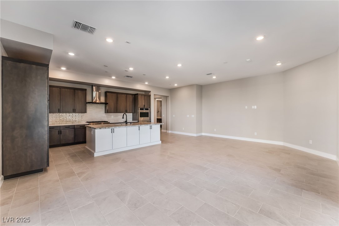 9132 Las Manaitas Avenue 302