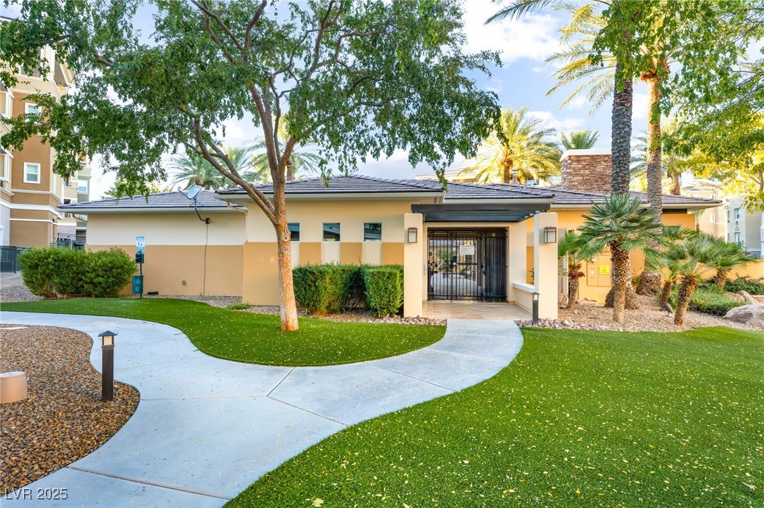 9132 Las Manaitas Avenue 302