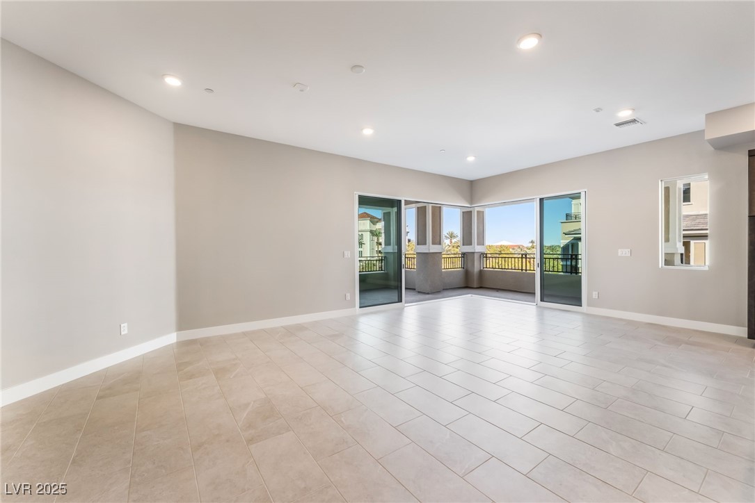 9132 Las Manaitas Avenue 302