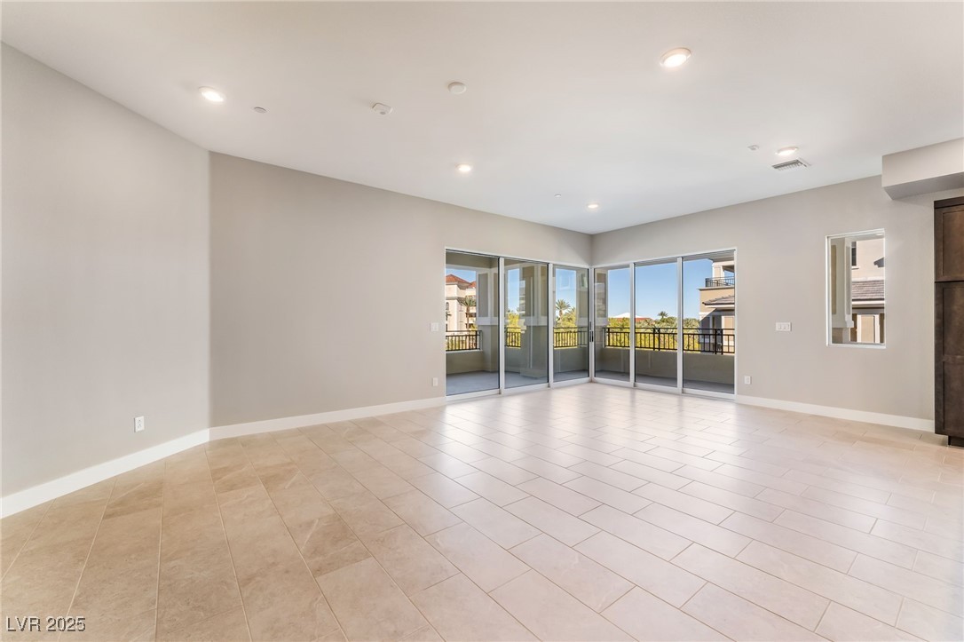 9132 Las Manaitas Avenue 302