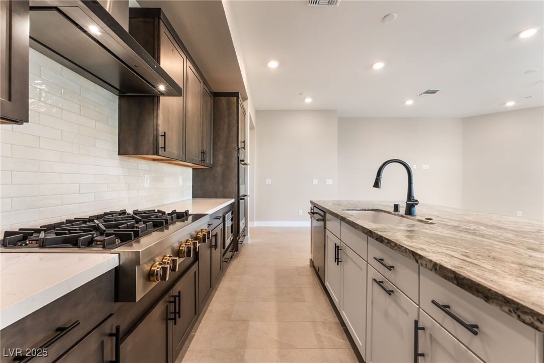 9132 Las Manaitas Avenue 302