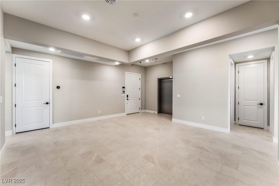 9132 Las Manaitas Avenue 302