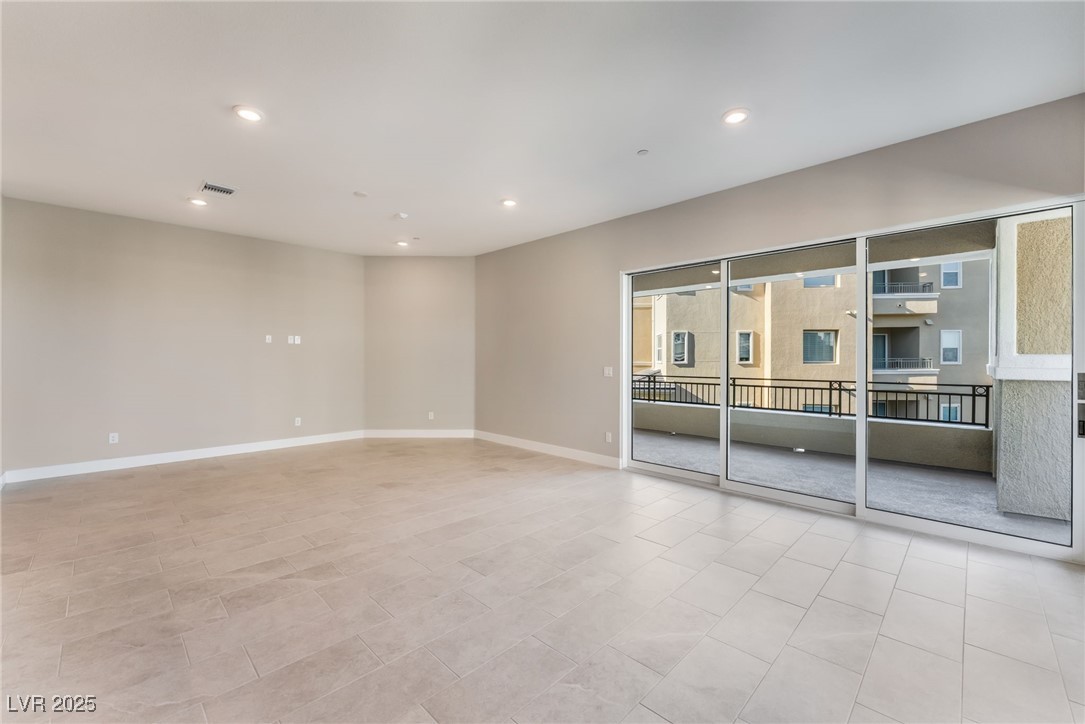 9132 Las Manaitas Avenue 302