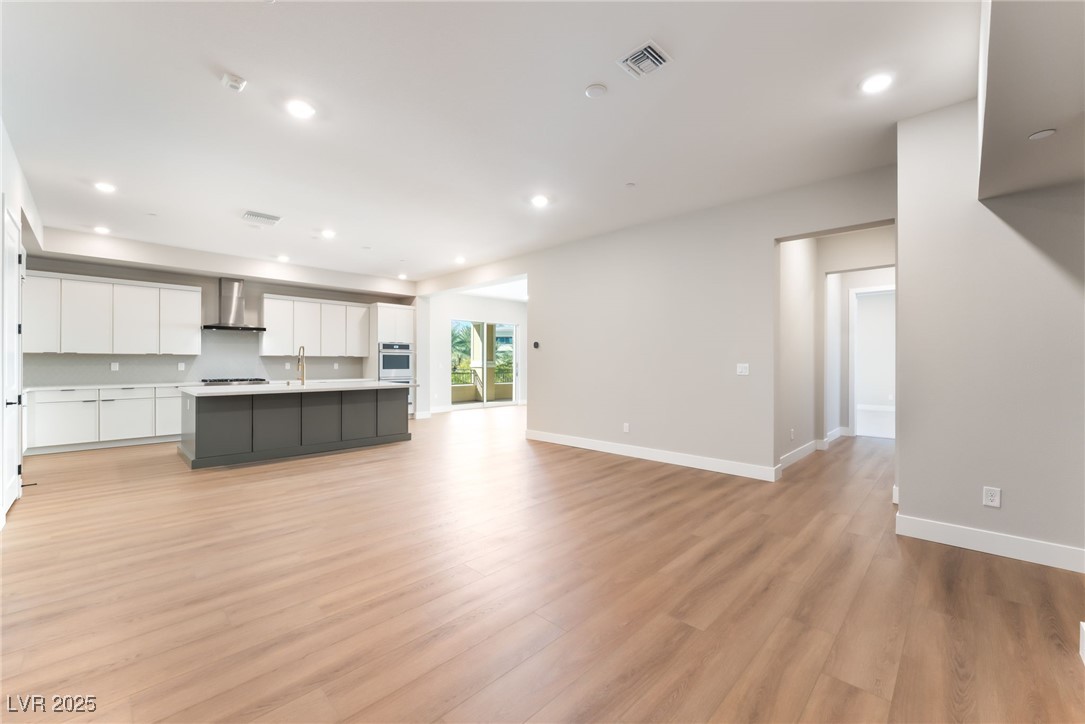 9132 Las Manaitas Avenue 301