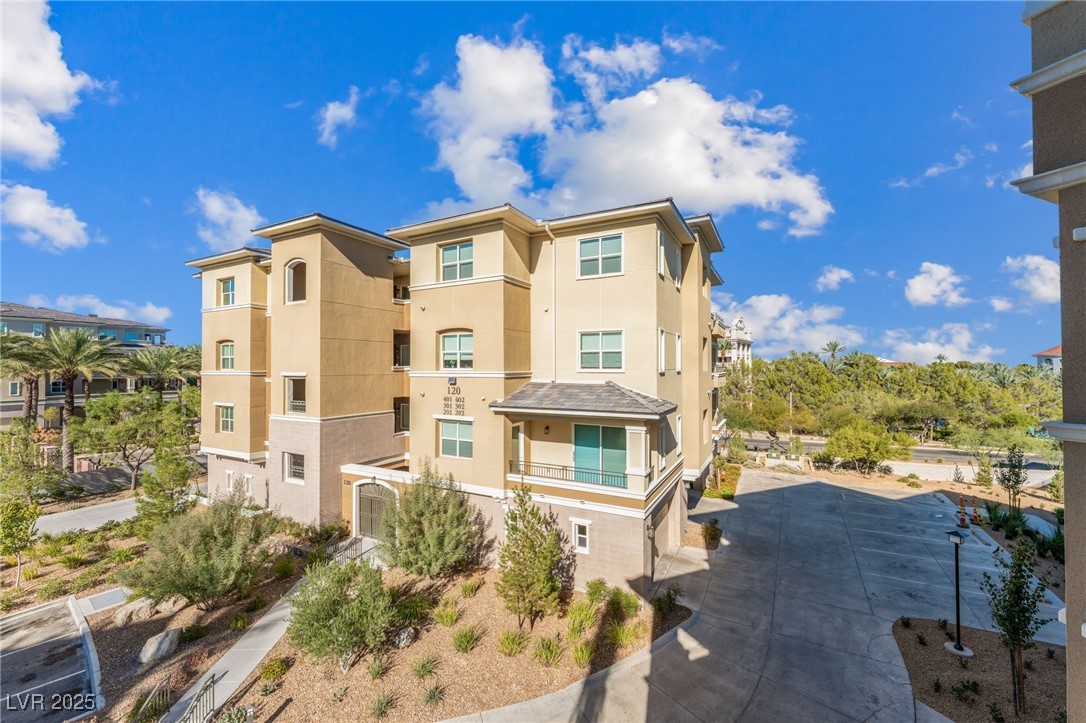 9132 Las Manaitas Avenue 301