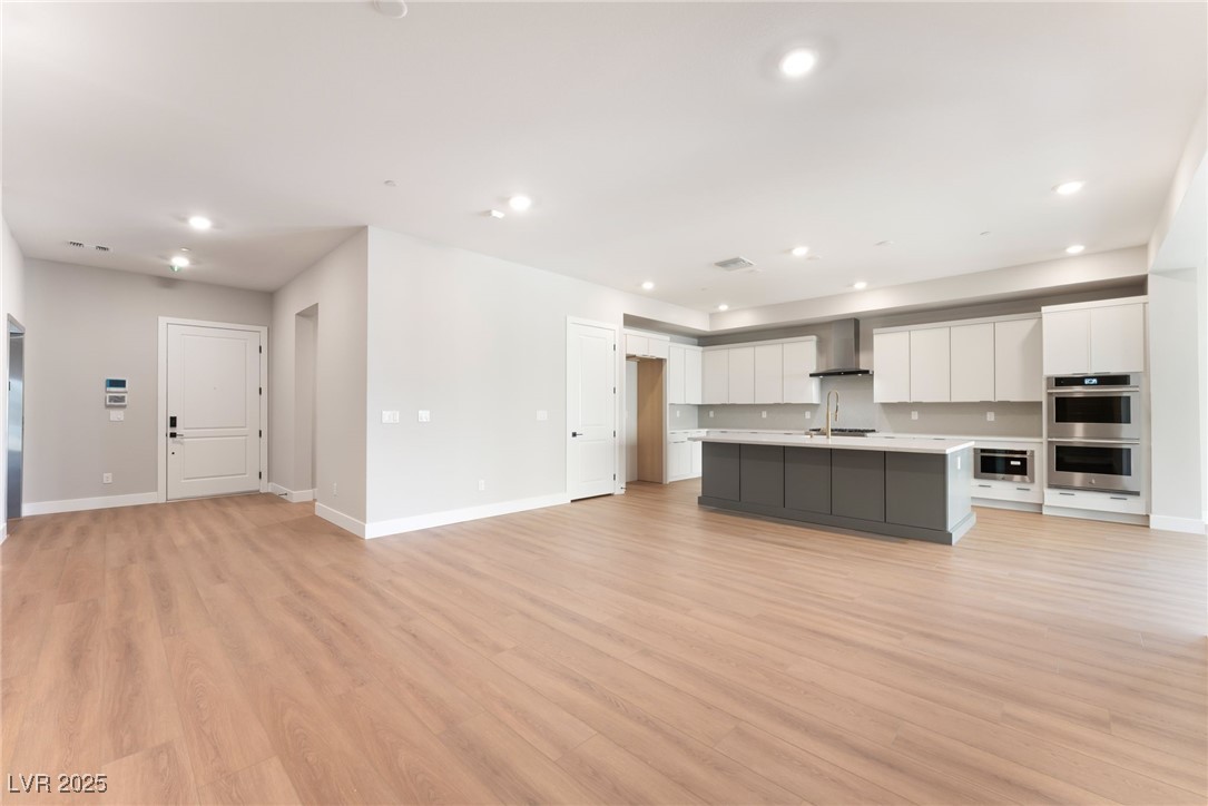 9132 Las Manaitas Avenue 301