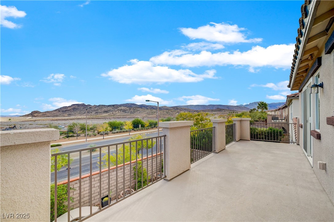 12121 Las Hurdes Avenue