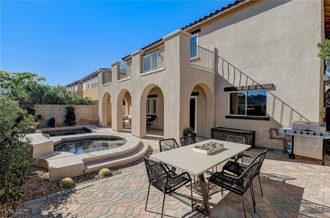 12121 Las Hurdes Avenue